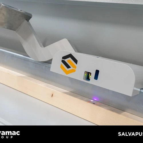 Salvamac SalvaPush_2000 automatikus optimalizáló leszabó körfűrészgépek